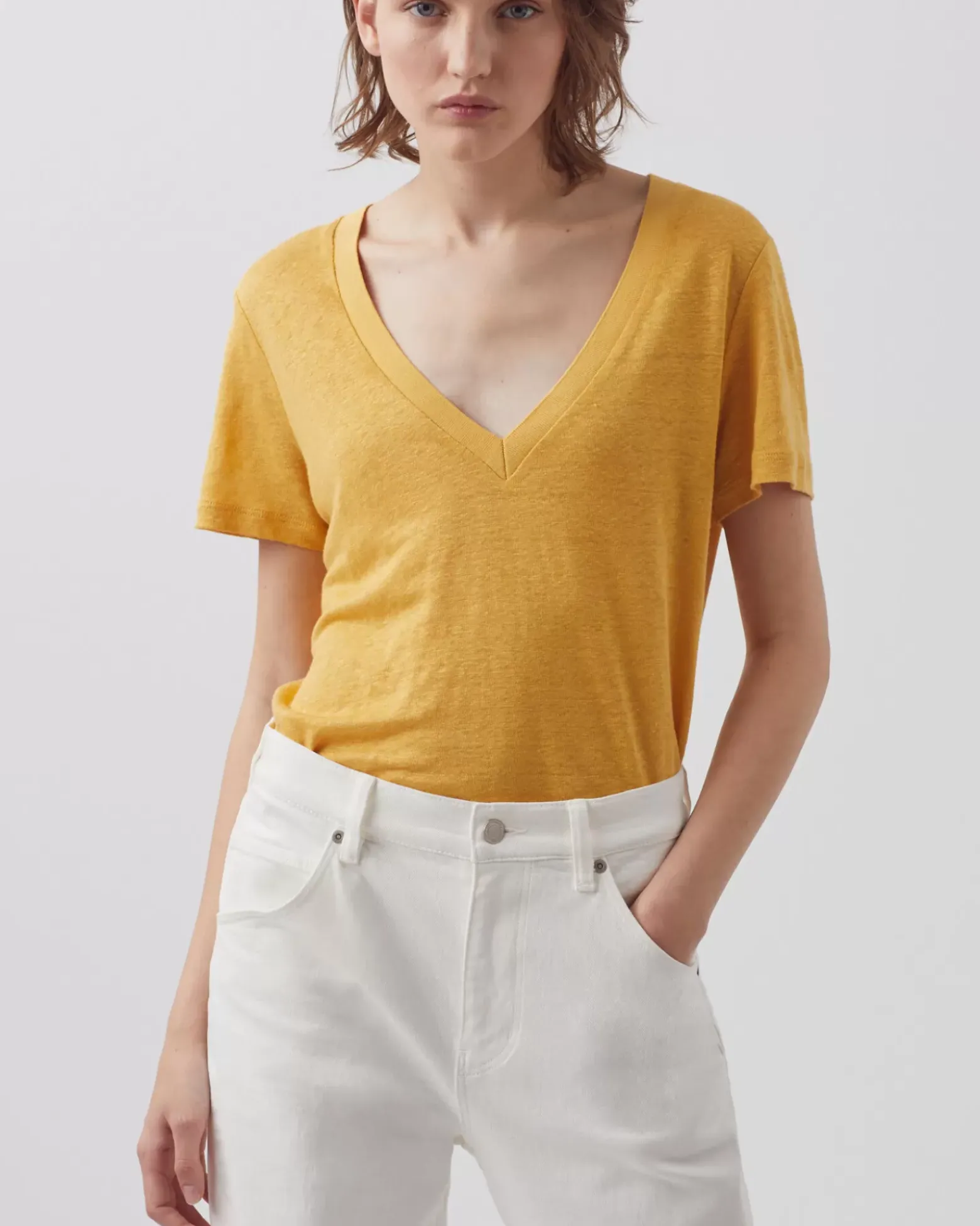 Tops|Comptoir des Cotonniers Sarah - T-Shirt Col V En Lin 0460 Ochre Yellow
